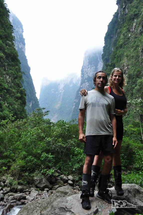 1000dias na trilha do Rio do Boi, ao longo do canyon Itaimbezinho, em Praia Grande, em Santa Catarina
